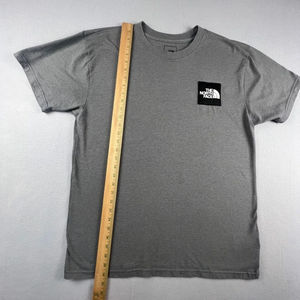 The North Face T-Shirt Mens‎ Large Gray Logo Patch Short Sleeve Gorpcore Casual